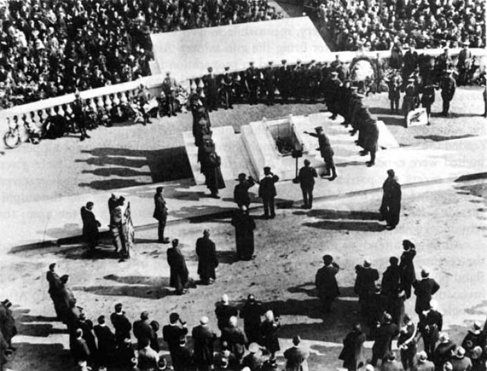 11 11 21 three years after the armistice that ended World War I_ President Harding presided over the dedication of the Tomb of the Unknown Soldie